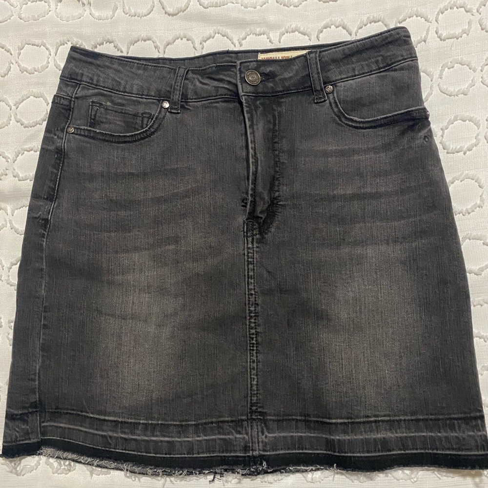 Never been worn. Not enough hips/booty for me to look good in these